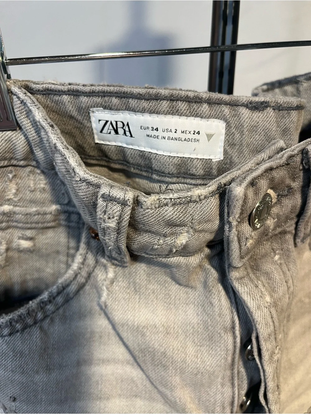Zara 2PC TRF High-Waisted Distressed heavily frayed, raw, Denim Shorts SZ 2